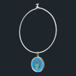 Brazalete Magen persa David Menorah<br><div class="desc">Esta imagen fue adaptada de una antigua teja judía persa y cuenta con una menorah con un Magen David (Estrella de David) enmarcado por ramas de olivo. Se han conservado las imperfecciones de la imagen original pintada a mano. Agregue su propio texto y puede cambiar el color de fondo.</div>