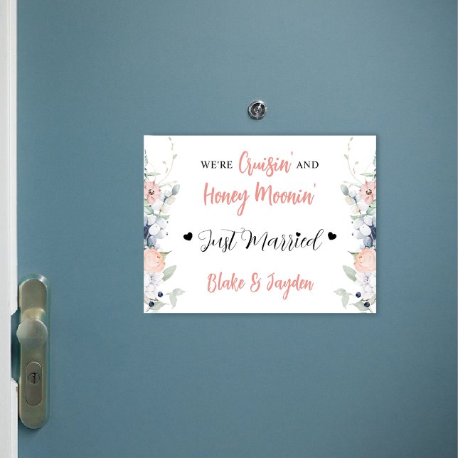 Brida floral de coral azul e imán de crucero Groom (Subido por el creador)