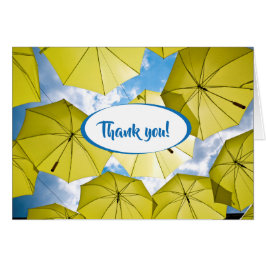 Brillantes paraguas amarillos solares