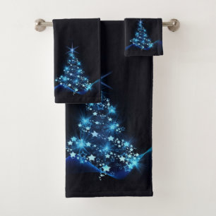 Brillo azul de estrellas en árbol de Navidad oscur