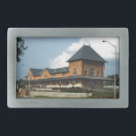 Bristol, Va, hebilla del cinturón de la estación d<br><div class="desc">Creado con mi ciudad natal en mente, he agregado varias hebillas de cinturón TN de Bristol VA usando fotos que he tomado. Nuestra ciudad es única en que está dividida y la mitad está en Va y la otra mitad en Tn. Esta es nuestra estación de tren de Bristol Virginia,...</div>