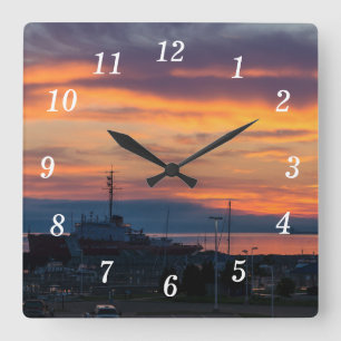Brote matutino por el reloj de pared de Mackinaw