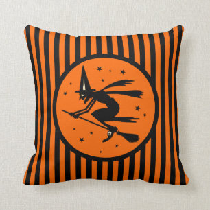 Bruja de Halloween del vintage en la almohada de