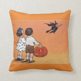Bruja de Halloween del vintage y Cojín decorativo