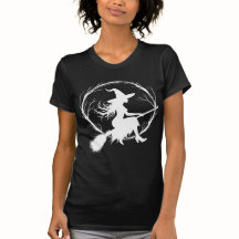 Bruja en la camiseta de vuelo