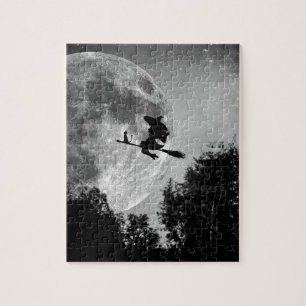 Bruja espeluznante y rompecabezas lunares