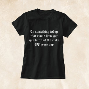 Bruja quemada en la camiseta de toma