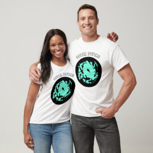 Buceo con tiburón en camiseta oceánica