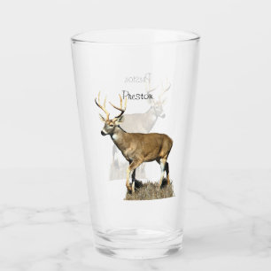 Buck de ciervo con cola blanca