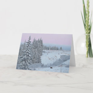 Buenas fiestas tarjeta con nieve, la picea, y un