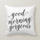 Buenos días, magnífico | COJÍN DECORATIVO<br><div class="desc">Acogedor con estilo con nuestras modernas almohadas citadas. Personalizar fácilmente el color de fondo a la sombra que elijas. Simplemente haga clic en el botón "Personalizar" y seleccione su color de fondo de las muestras.</div>