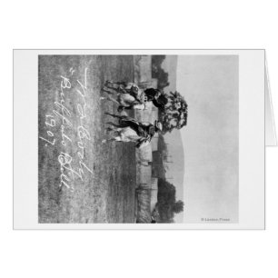 "Búfalo Bill" Cody Riding Horse al lado de Native