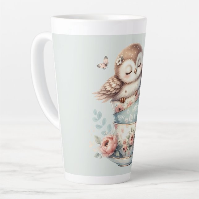 Búho durmiendo en tazas de té florales apiladas (Ángulo izquierdo)