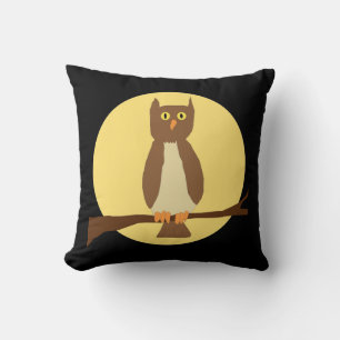 Búho en almohada lunar