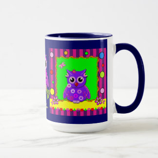 Búhos decorativos lindos y taza conocida