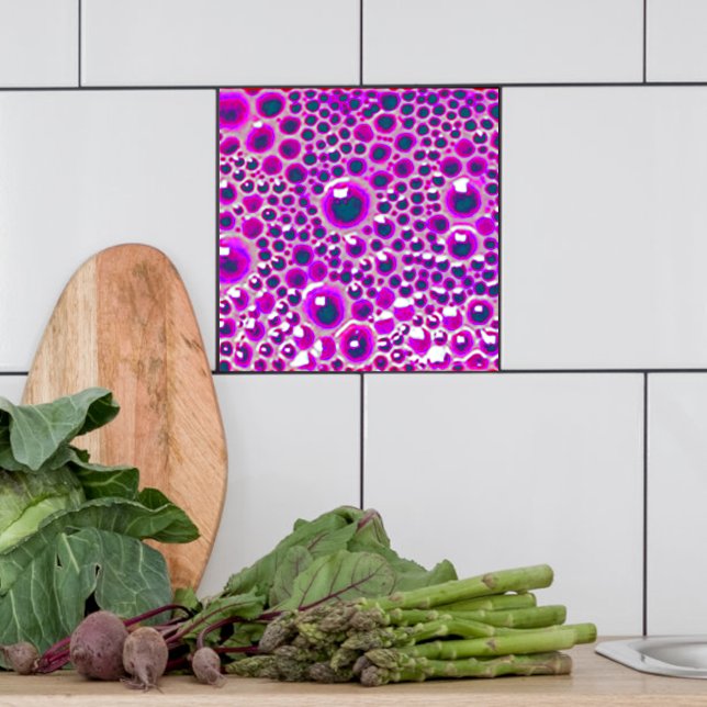 Burbuja decorativa de azulejos de 4" (Magenta bubble tile shown  with white tiles in a kitchen.)
