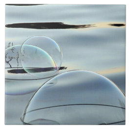 burbujas abstractas en la baldosa cerámica del