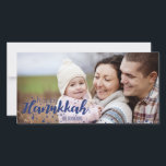 Burbujas de nieve Feliz tarjeta de fotos de Hanukk<br><div class="desc">La elegante tarjeta de fotos Happy Hanukkah Bubbles Snow Bubbles es perfecta para el envío de su tarjeta en esta temporada de vacaciones. Tiene accesorios que coinciden.</div>