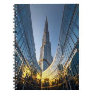 Burj Khalifa reflexiona sobre el cuaderno - Línea