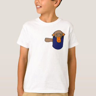 CA Platypus en una camisa del bolsillo