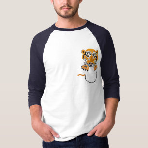CA tigres y patas en una camisa del bolsillo