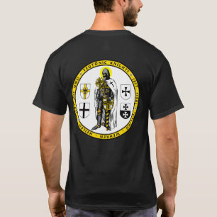 Caballero teutónico con con la camisa de la espad