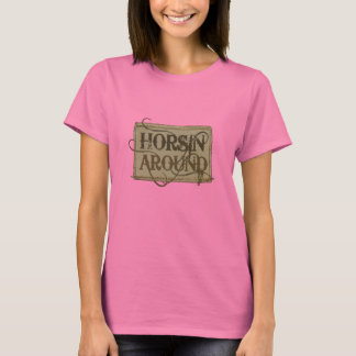 Caballo alrededor de camiseta occidental