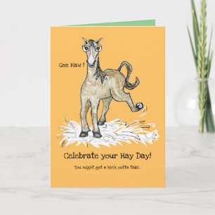 Caballo alrededor de la tarjeta de cumpleaños