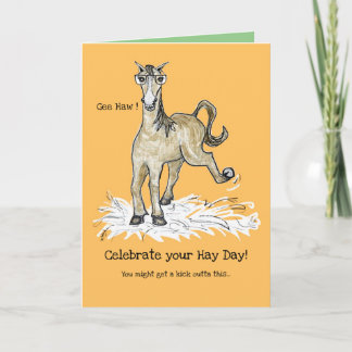 Caballo alrededor de la tarjeta de cumpleaños
