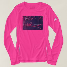 Caballo en una camiseta de manga larga atlética de