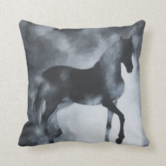 Caballo "fantasma" en niebla. Almohada