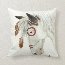Caballo majestuoso del mustango por la almohada de