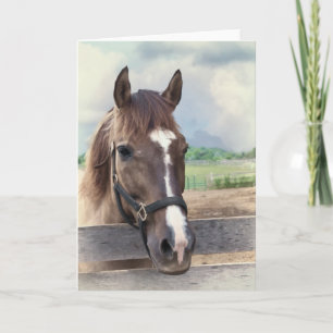 Caballo marrón con nota de brida o tarjeta de salu