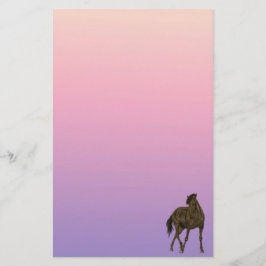 Caballo marrón en papel de cocina eólica