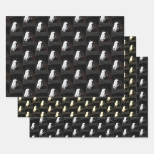 Caballo marrón sobre papel de envolvimiento de gra