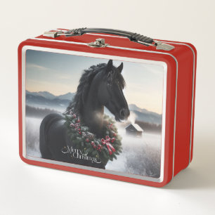 Caballo negro en la nieve con corona de Navidades