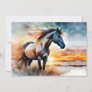 Caballo salvaje en una duna fresca al atardecer