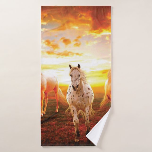 Caballos al atardecer lanzando almohada (Toalla de baño)