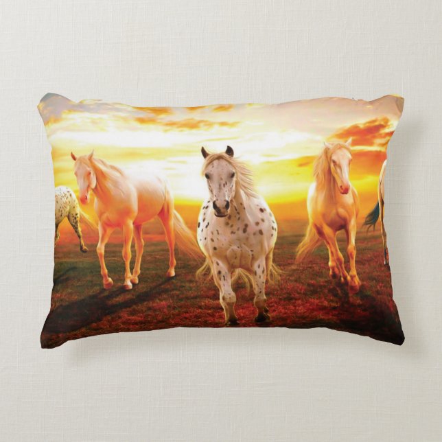Caballos al atardecer lanzando almohada (Anverso)