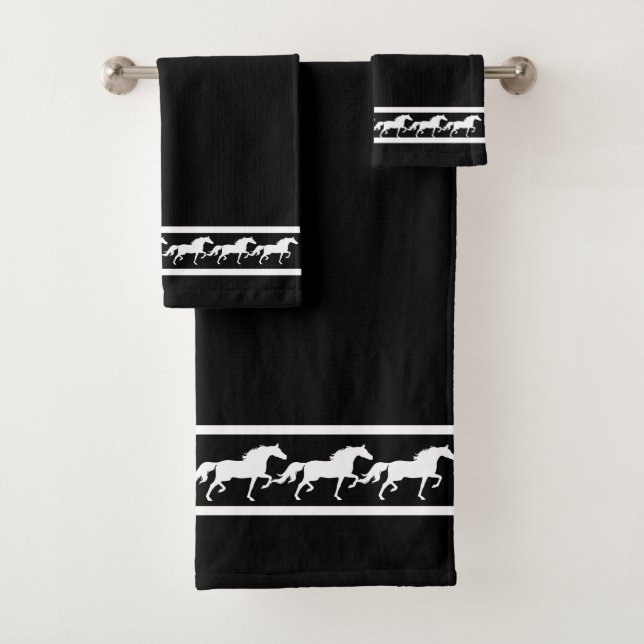 Caballos blancos elegantes y chic sobre negro (In situ)