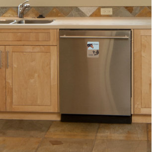 Caballos de imán de lavavajillas sucios limpios