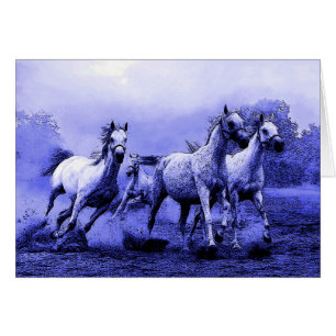Caballos en marcha y luz luna azul