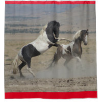 CABALLOS SALVAJES DE LA CORTINA DE DUCHA DE LUCHA 