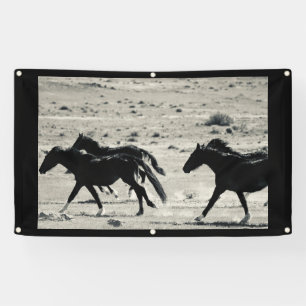 CABALLOS SALVAJES DE LA PANCARTA DE UTAH CON GRUPO
