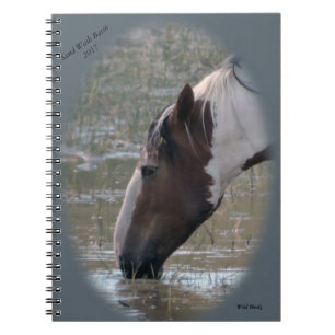 Caballos salvajes del cuaderno del lavabo de la