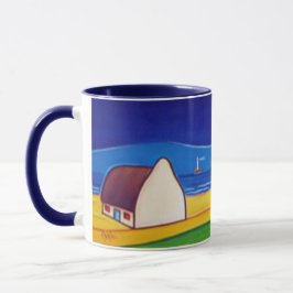 Cabaña irlandesa en la noche con la taza del