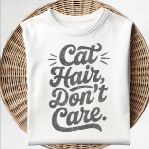 Cabello de gato no le importa la camiseta
