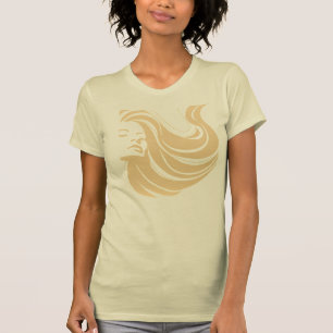 Cabello en la camiseta del viento