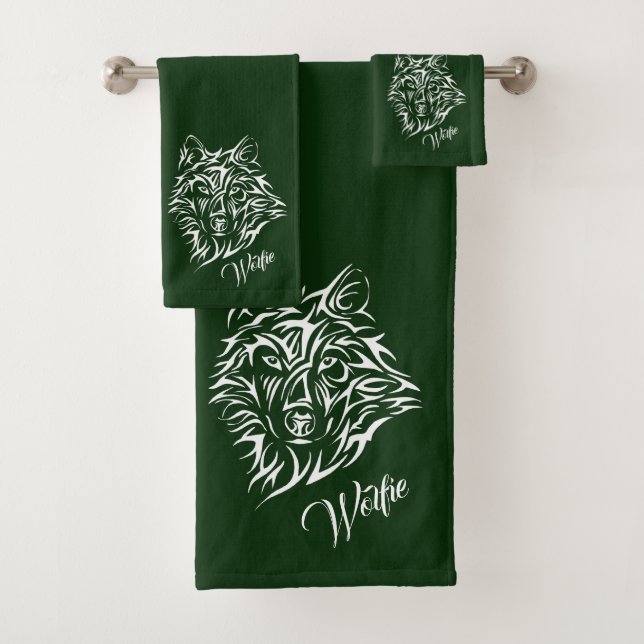 Cabeza de lobo blanco sobre toalla de baño persona (In situ)