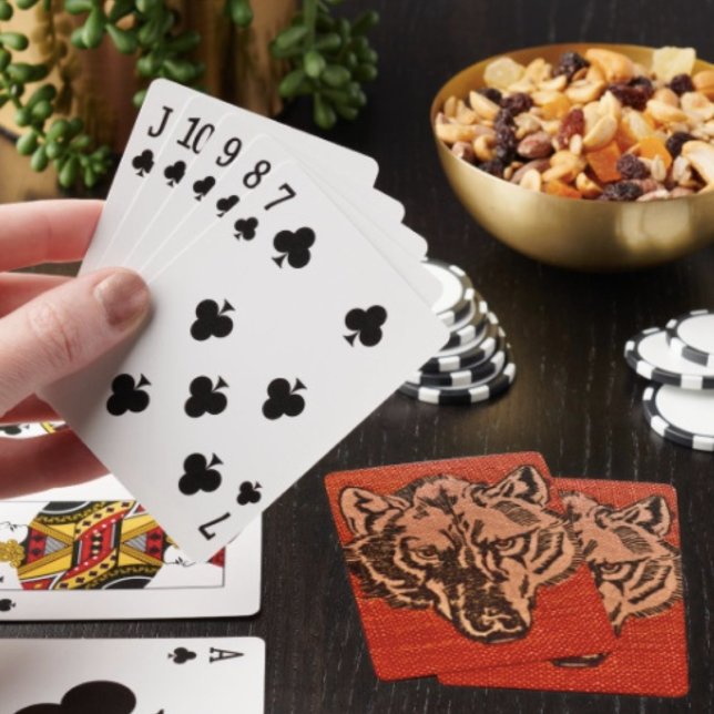 Cabeza de Lobo en Cartas de Juego Rojas (Wolf Head on Red  Design Poker type playing cards . Easy to shuffle smooth card stock. 2.5" x 3.5" )